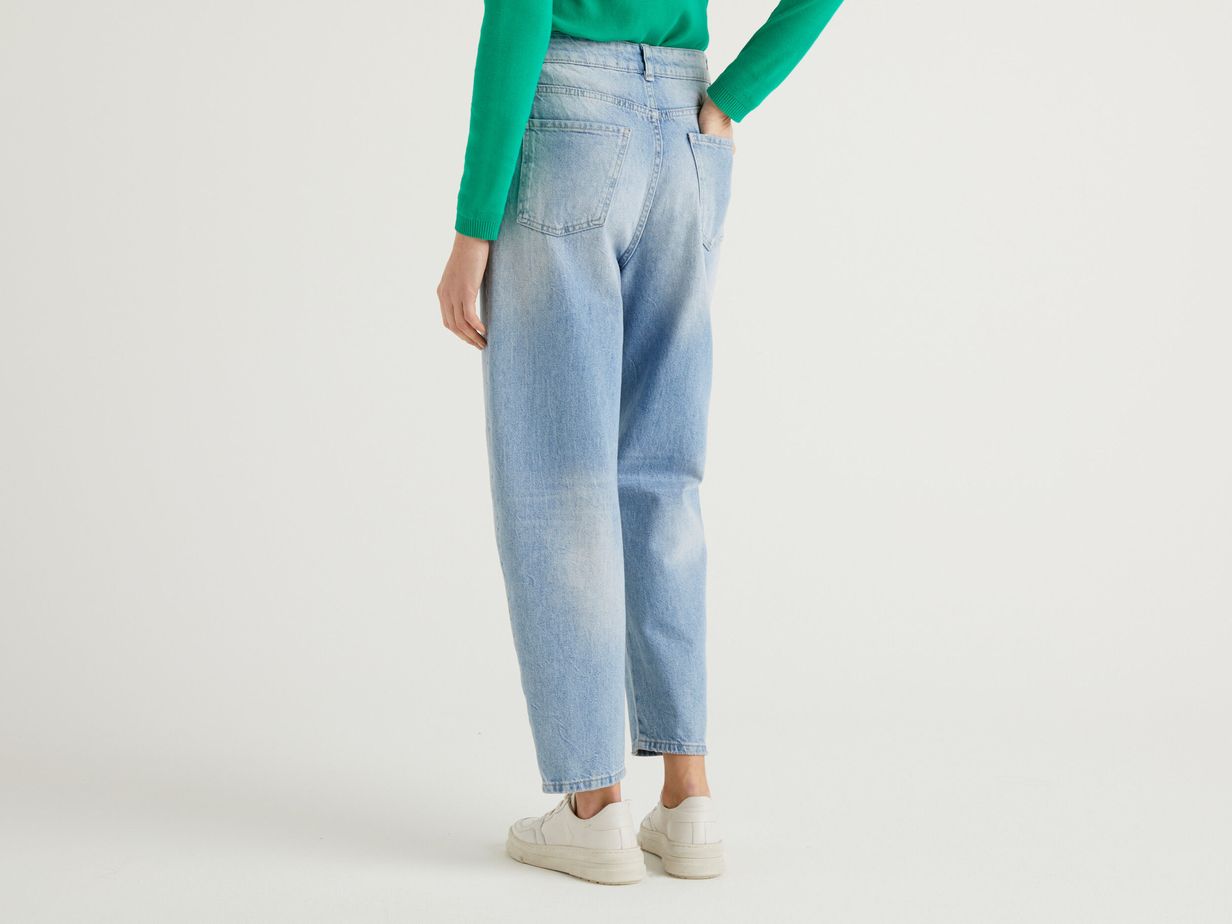 carrot leg jeans