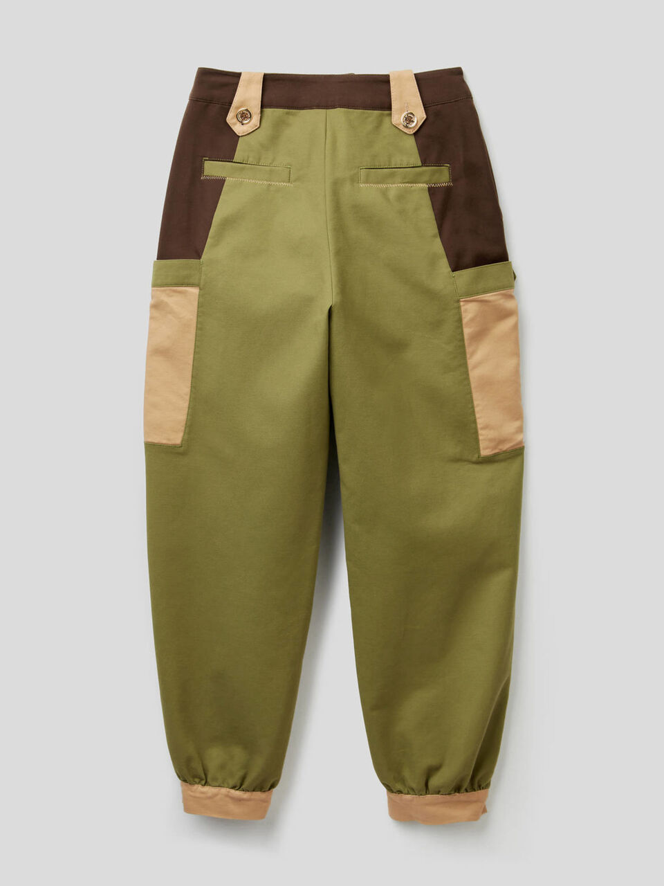 Pantalón cropped con maxibolsillos image number 2