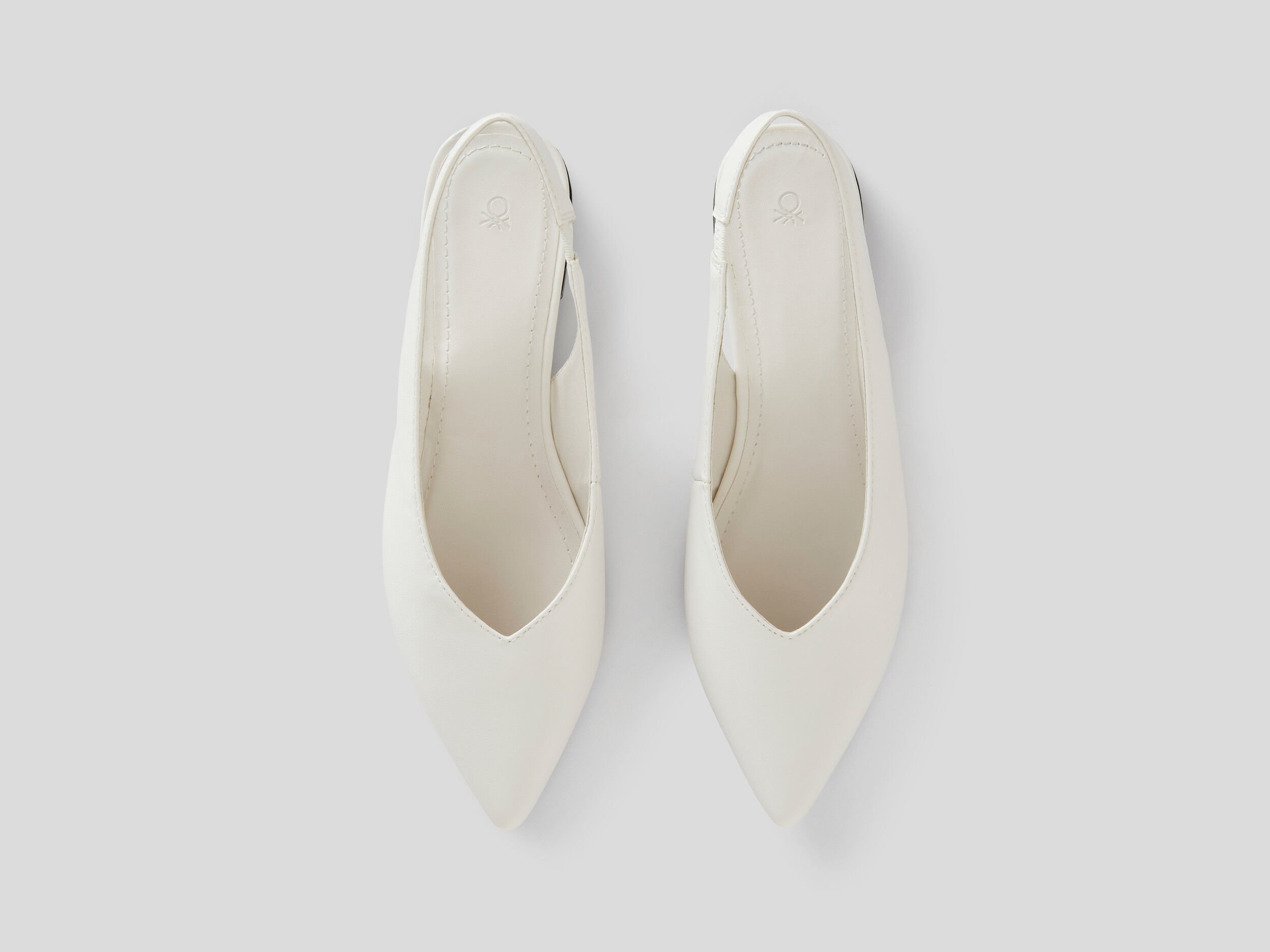 Pointed toe flats Creamy White Benetton