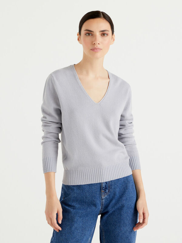 V-neck sweater in cashmere blend Women