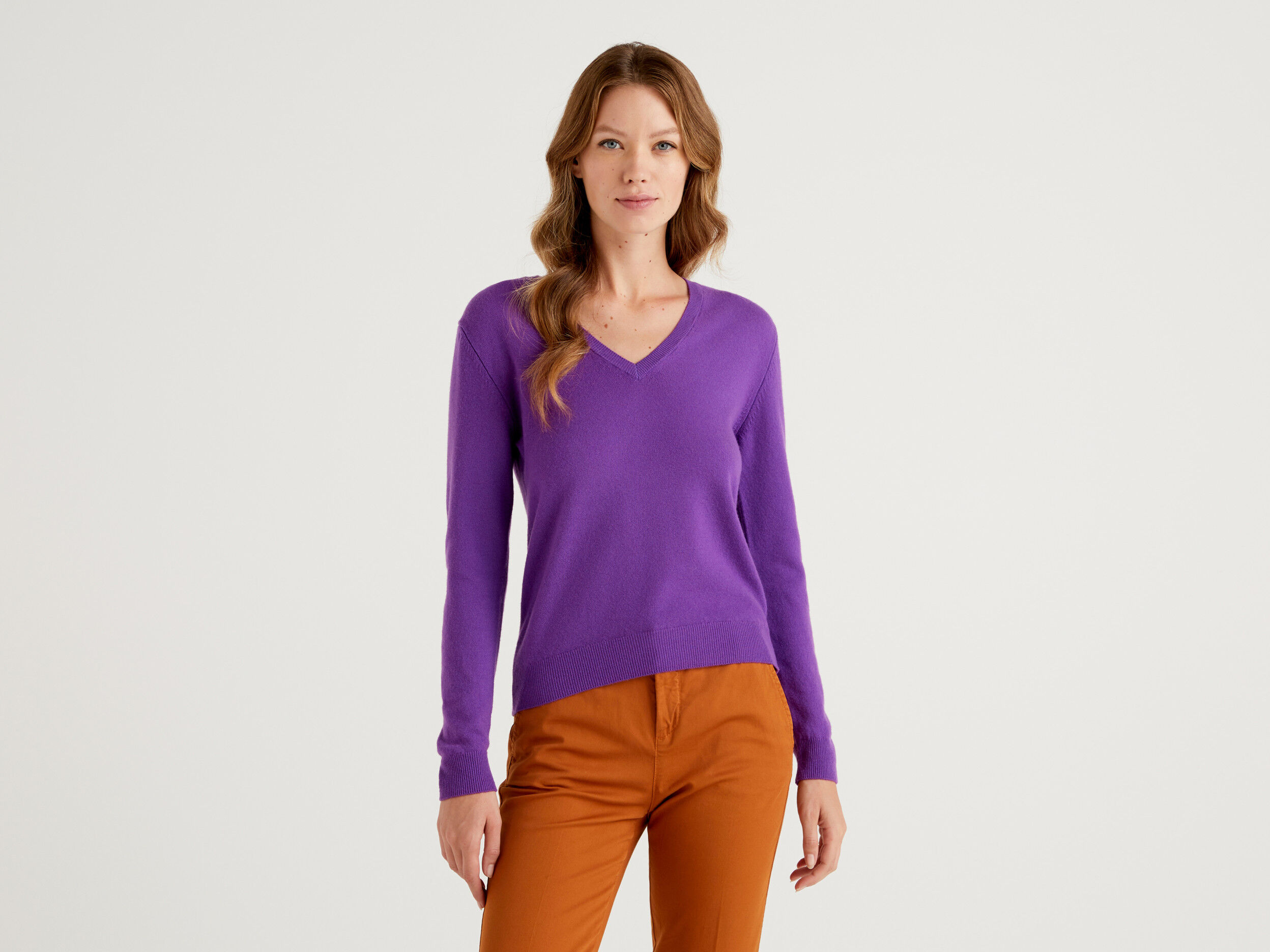 Purple V neck sweater in pure Merino wool Violet Benetton