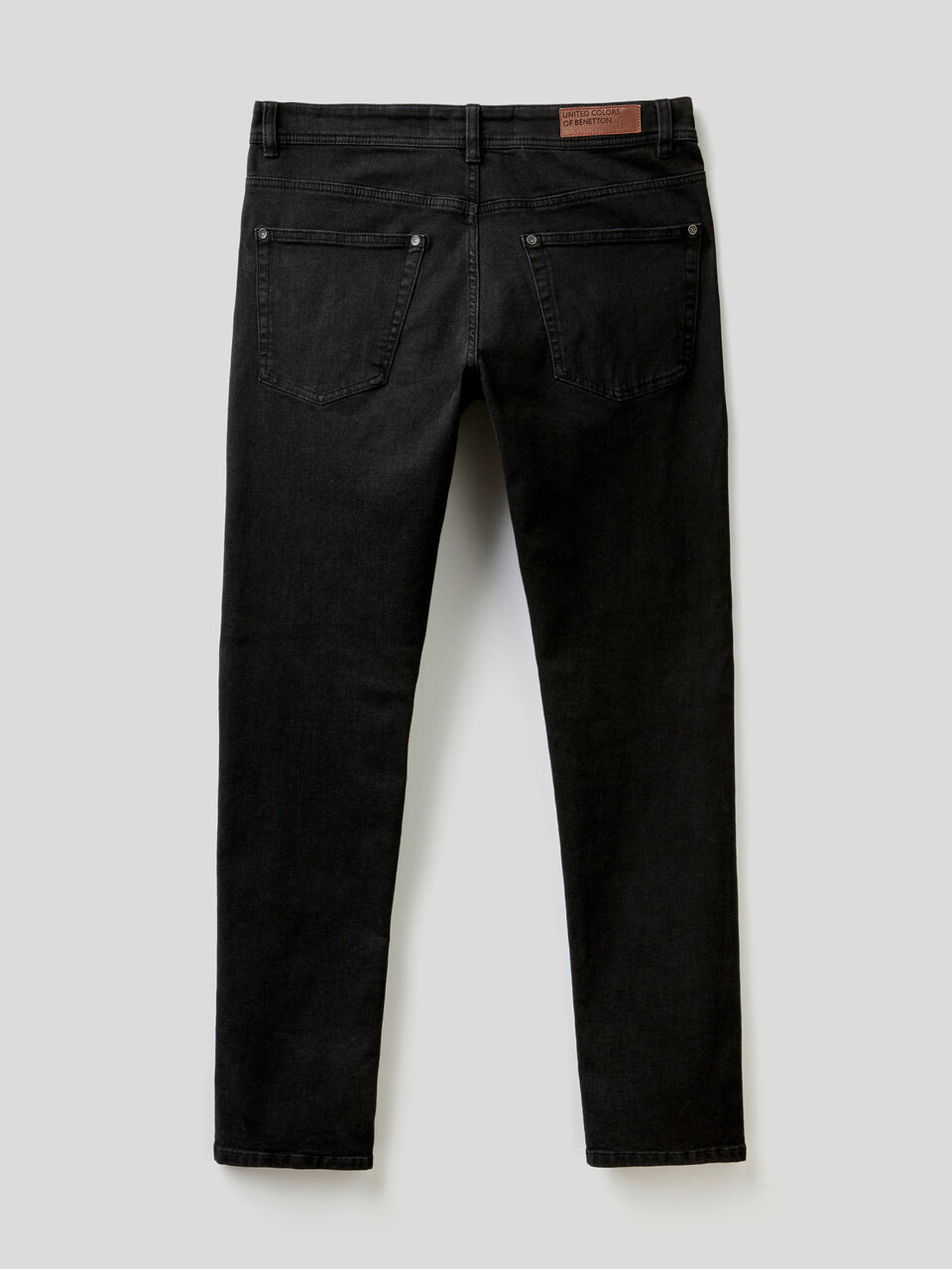 Vaqueros slim fit con cinco bolsillos image number 2