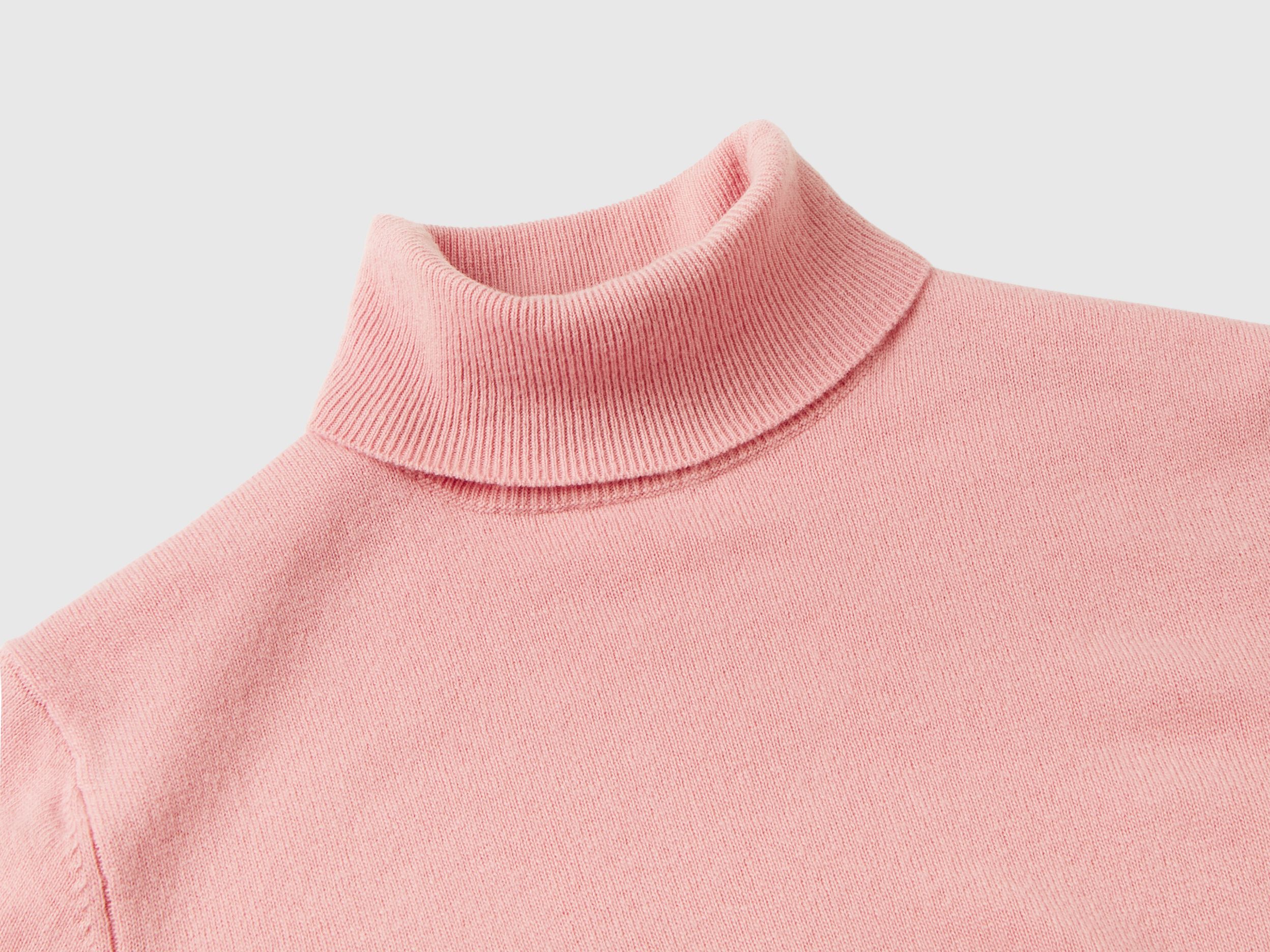 Pink turtleneck sweatshirt sales