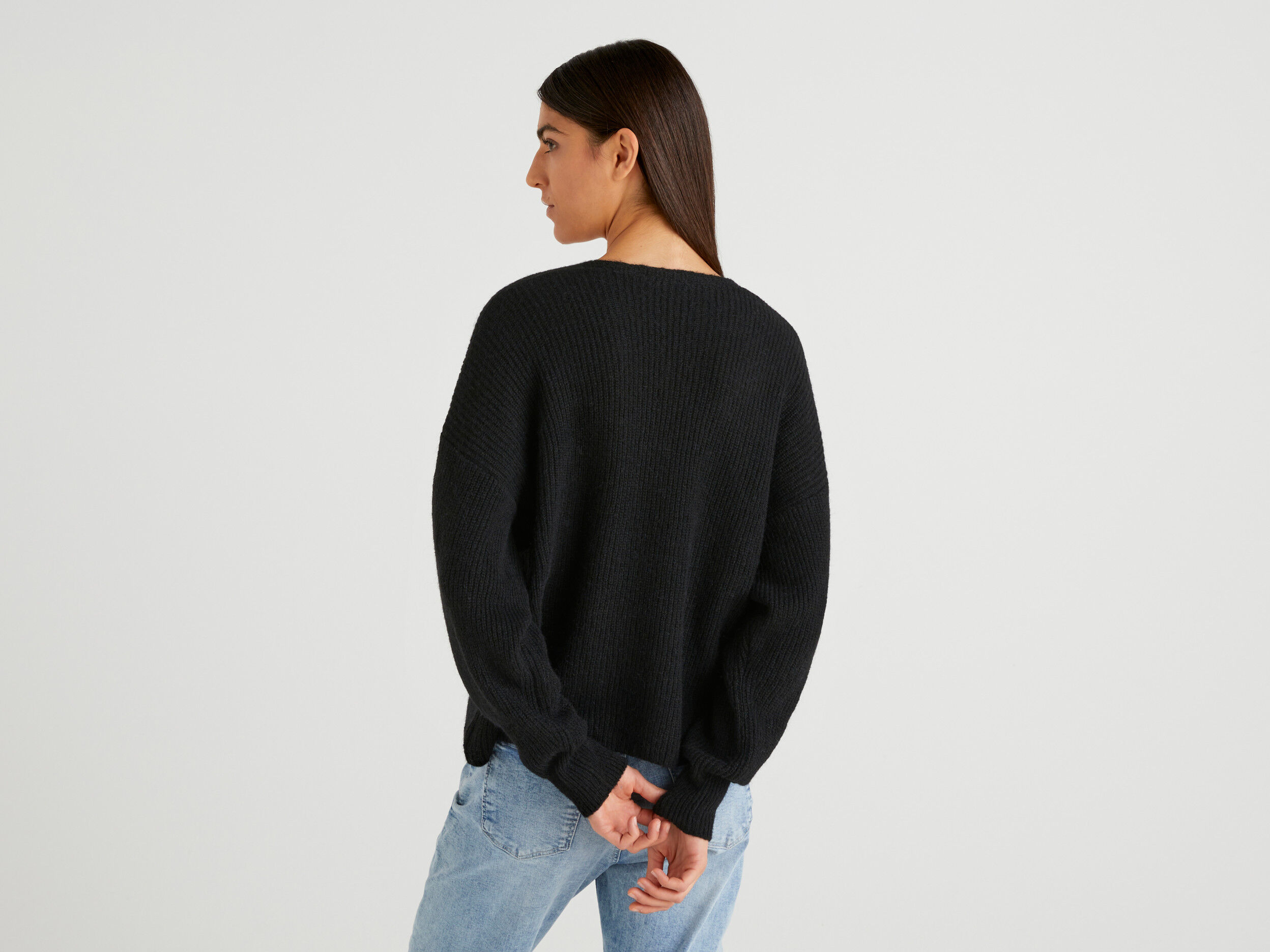 Boxy fit V neck sweater Black Benetton