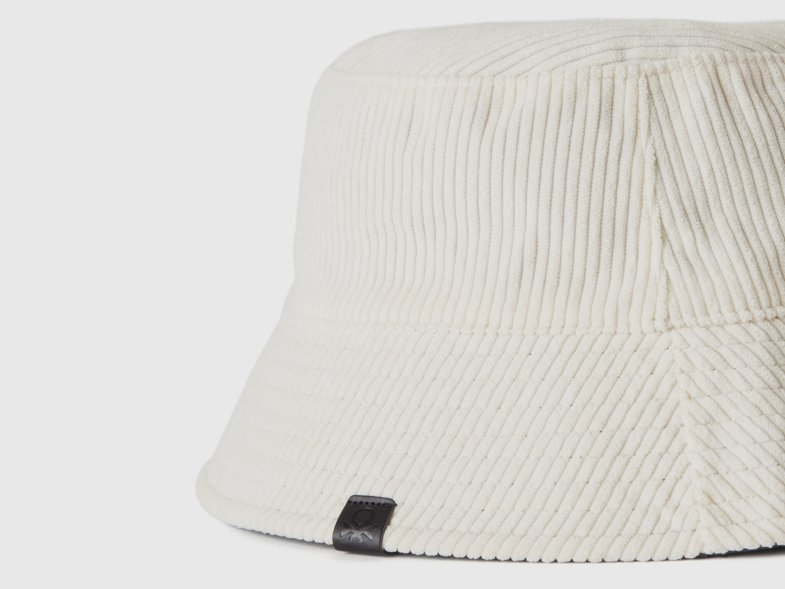 Reversible bucket style hat - Creamy White | Benetton
