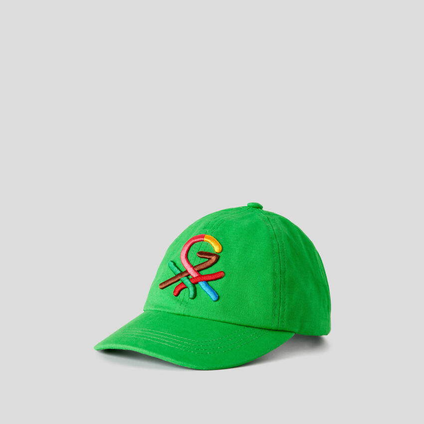 Green hat with embroidered logo by Ghali