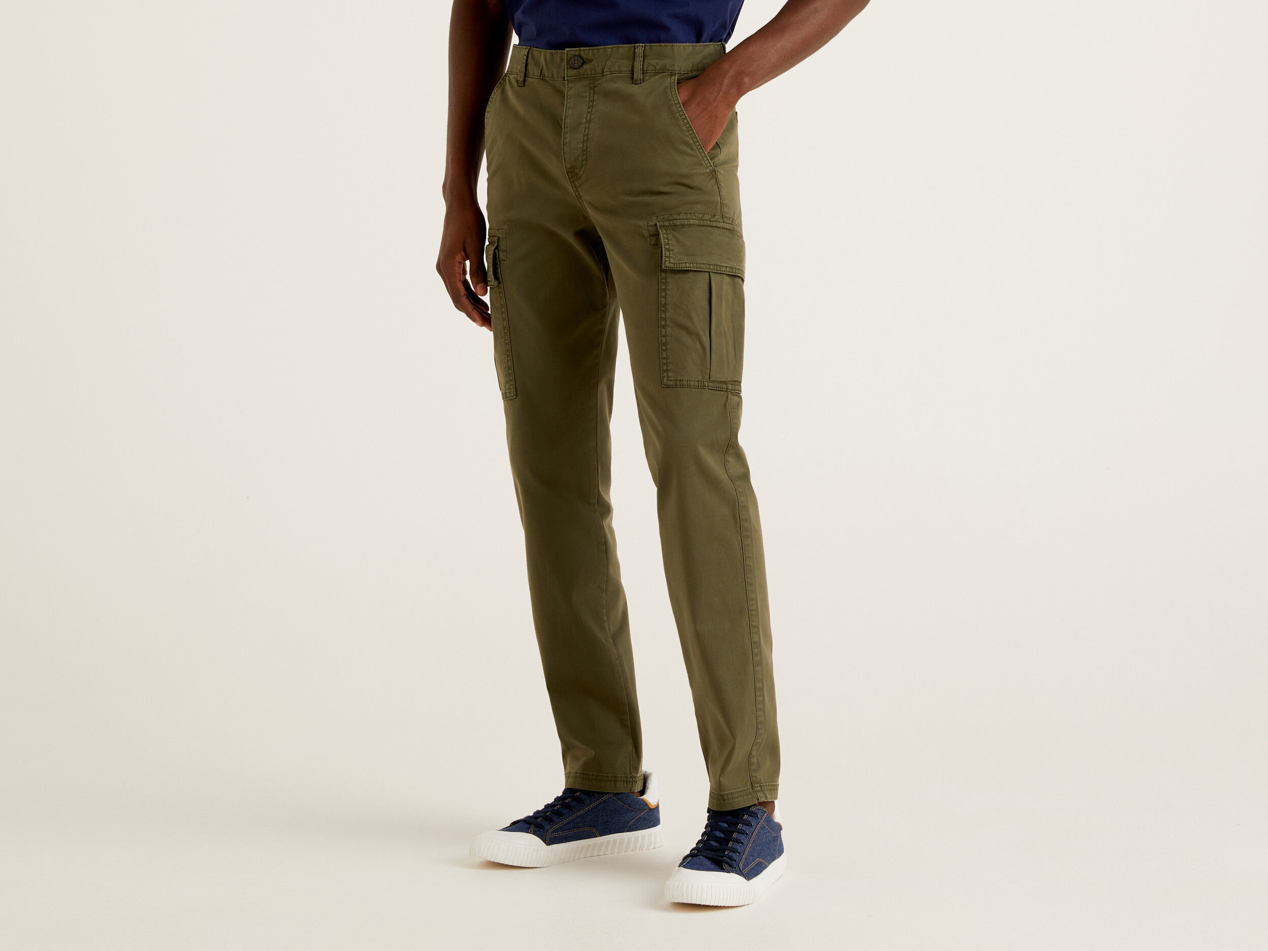 Light Olive Solid Cotton Elastane Men Slim Fit Cargo Trousers - Selling  Fast at Pantaloons.com