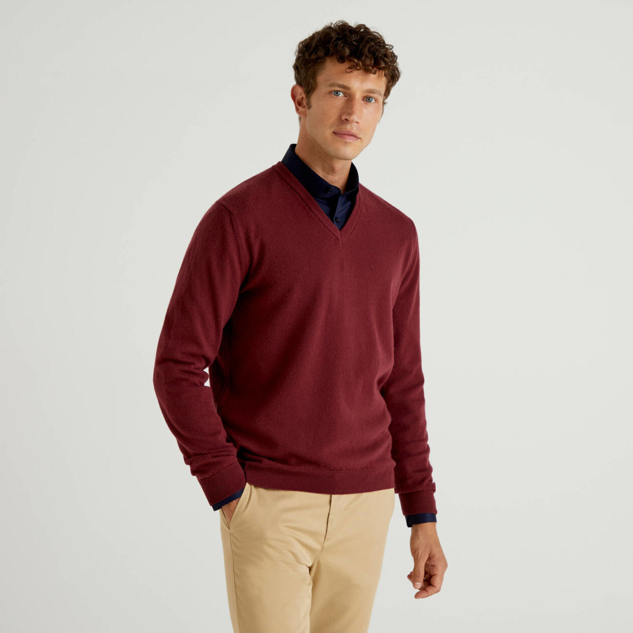 Burgundy V neck sweater in pure Merino wool Burgundy Benetton