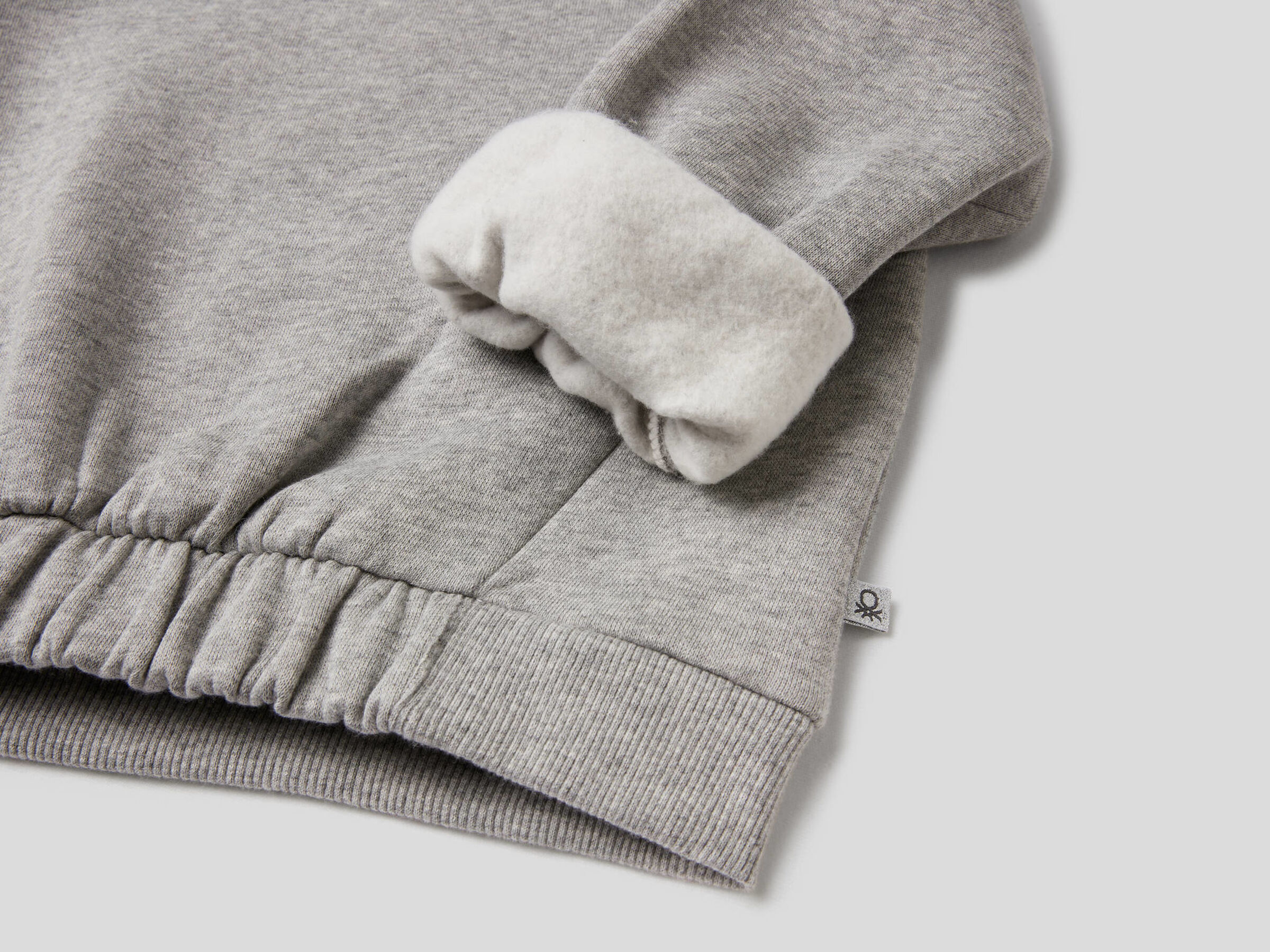 Sweatshirt with ruffled bottom image number null