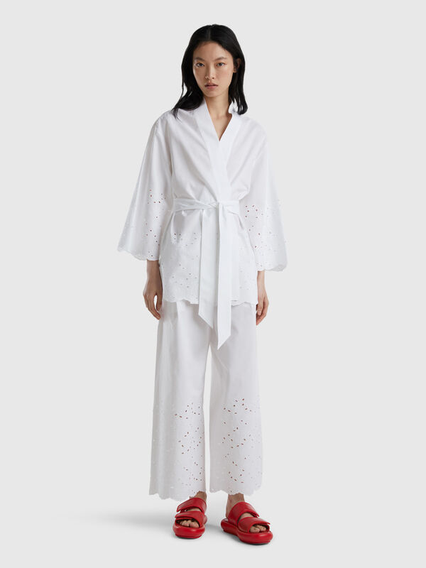 Chaqueta kimono con detalles de encaje suizo Mujer