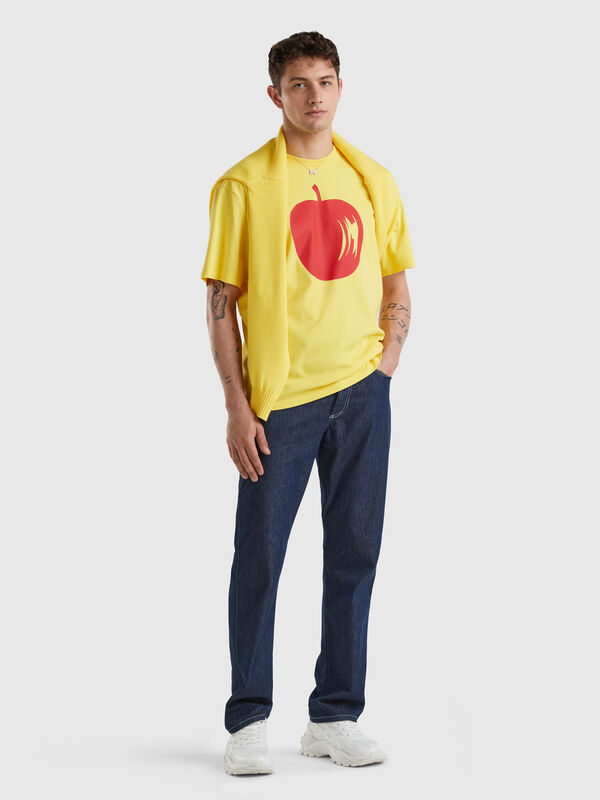 Yellow t-shirt with apple print Men