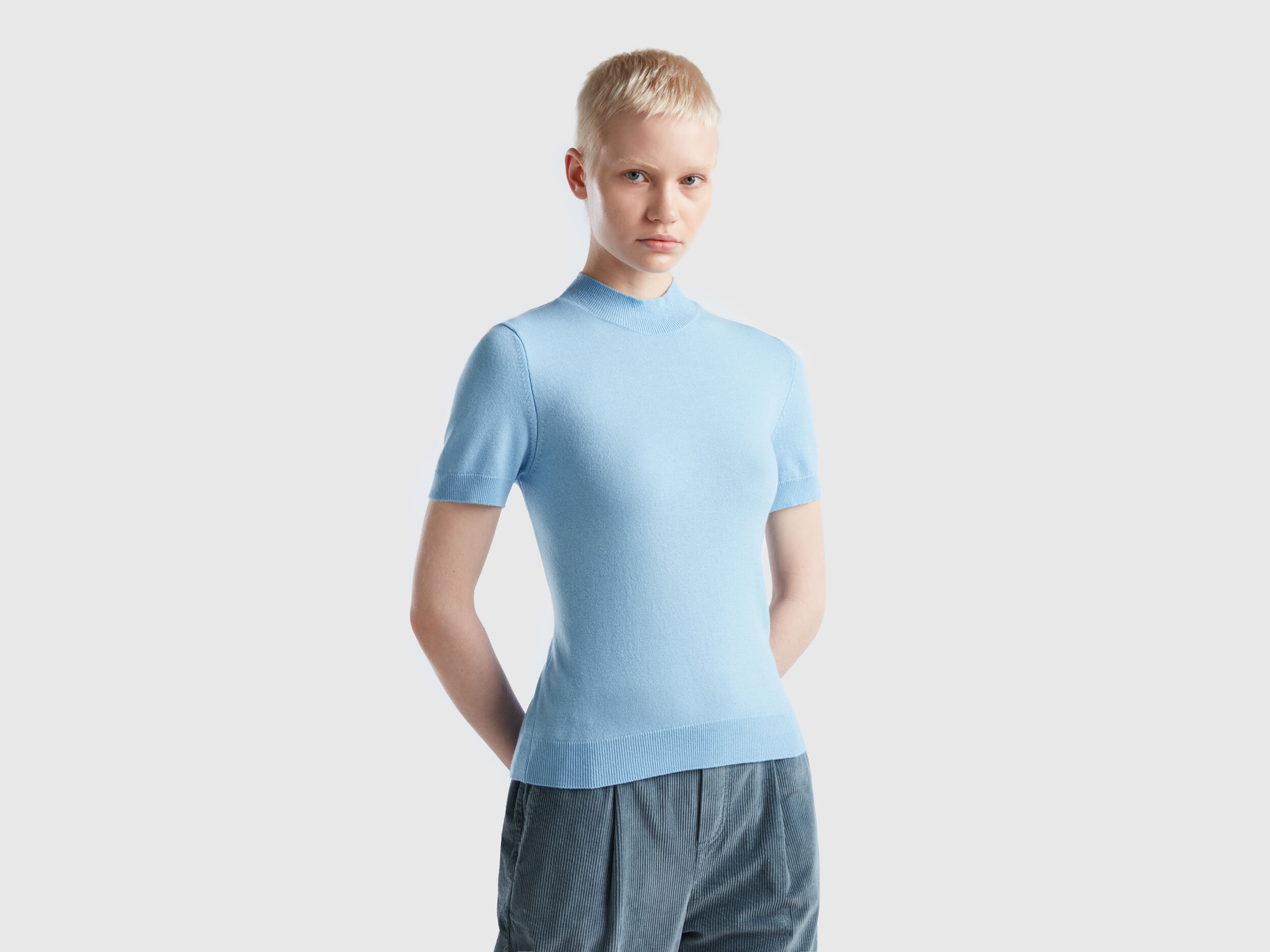 Light blue short sleeve outlet sweater