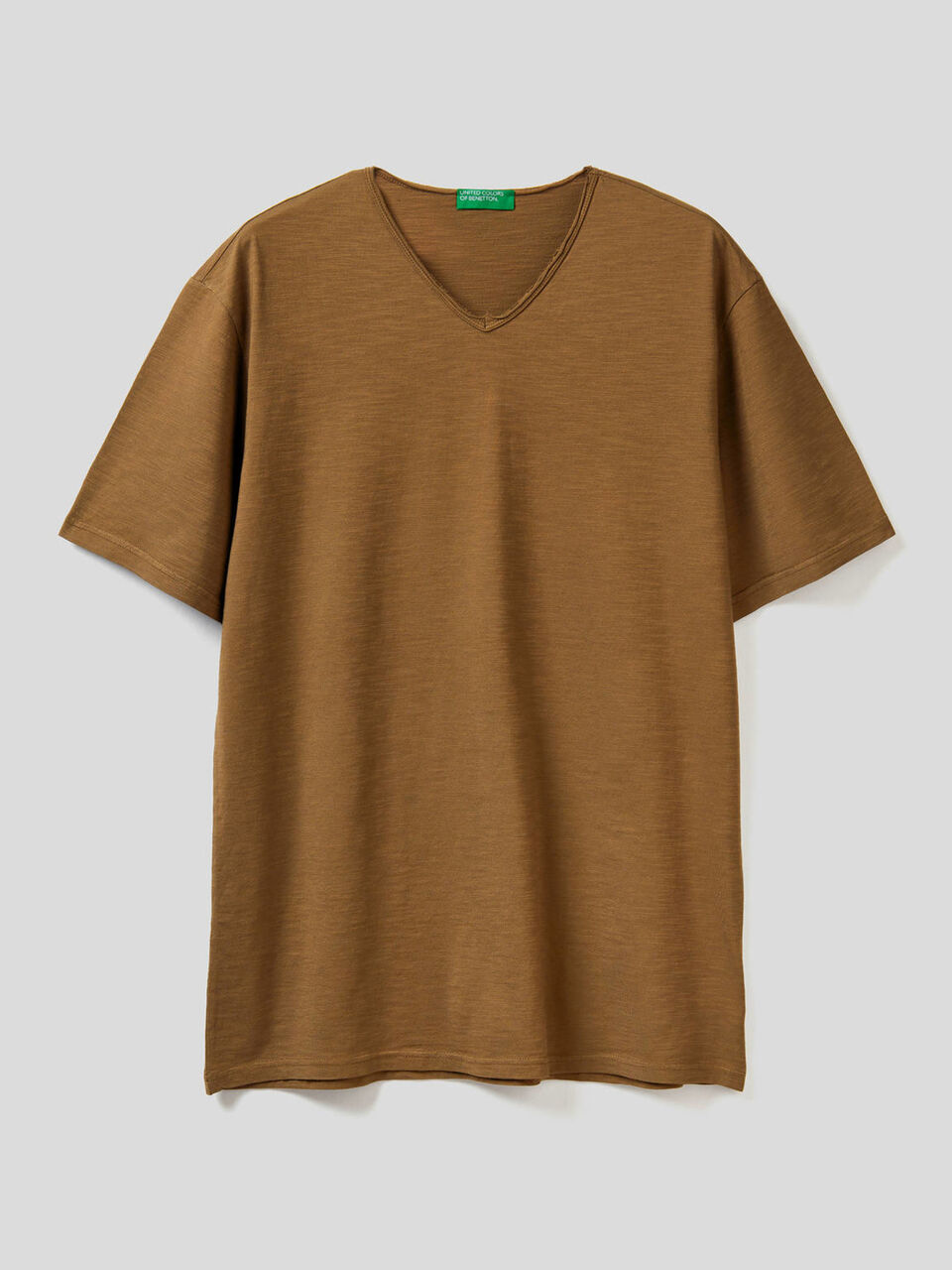 100% cotton t-shirt with V-neck image number 1