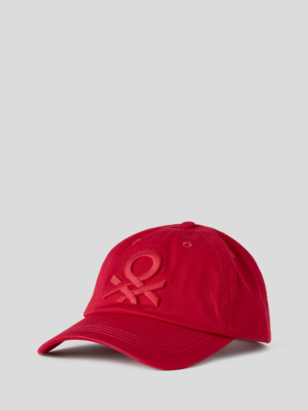 Red cap with embroidered logo Men