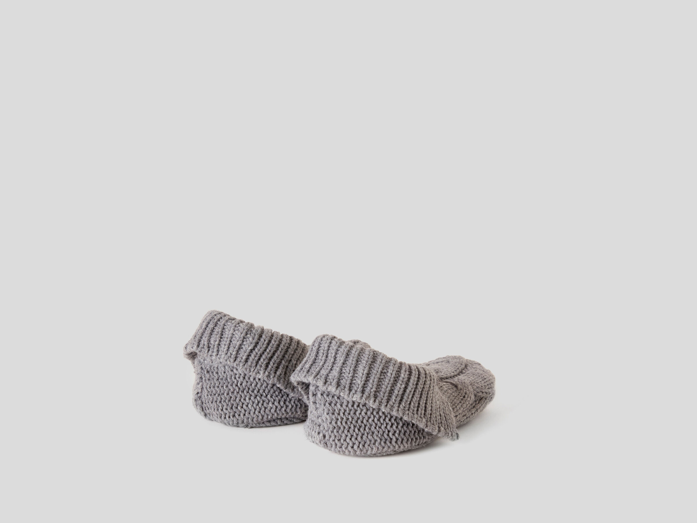 Knit slipper socks image number 3