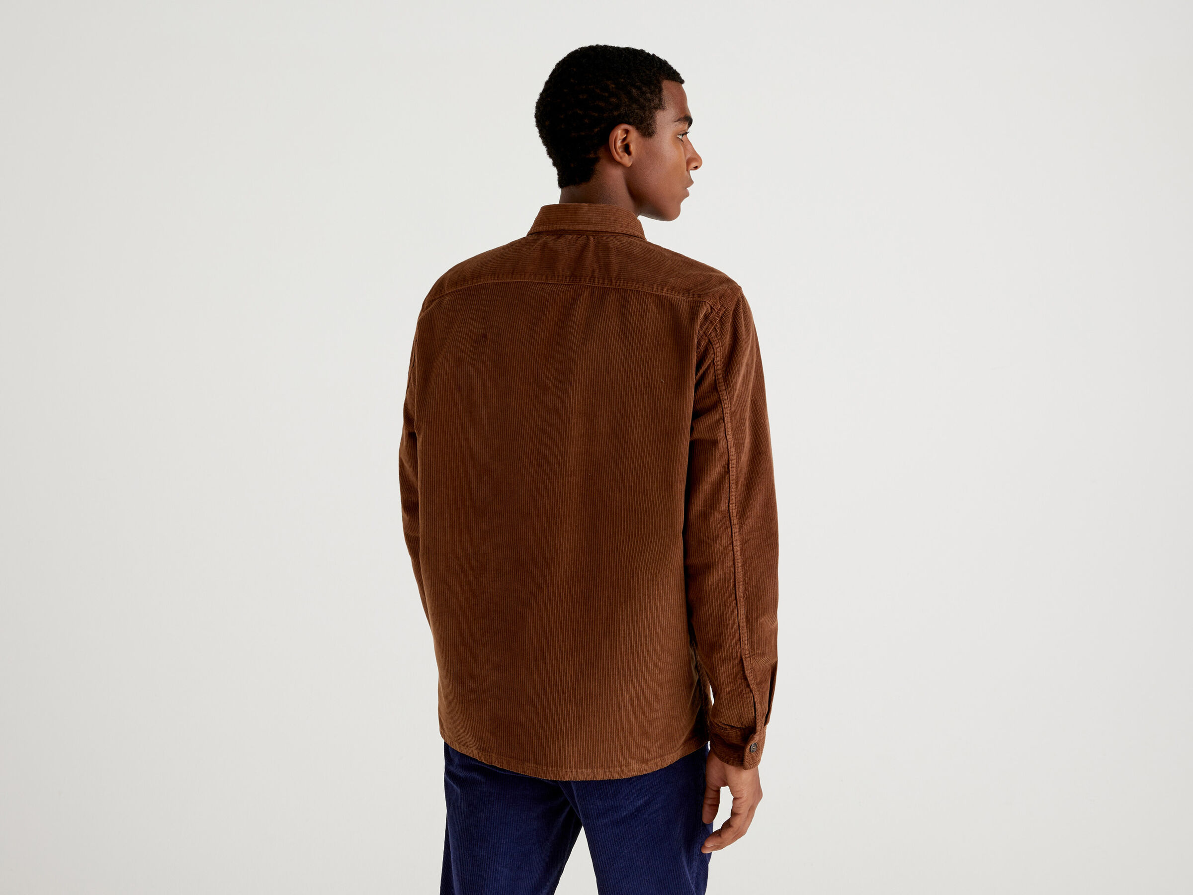 Shirt in velvet with pockets image number 2