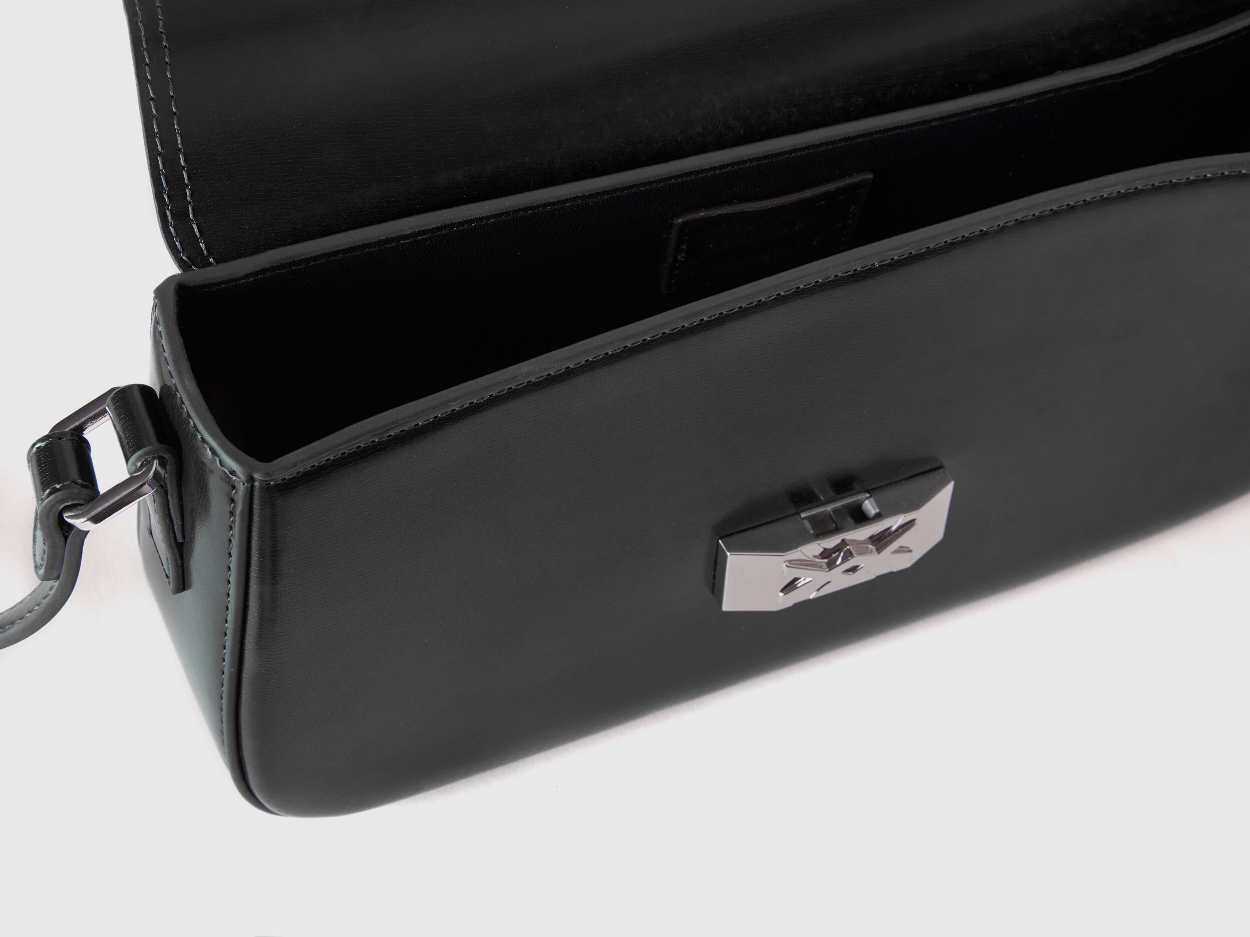 Baguette bag in synthetic leather - Black | Benetton