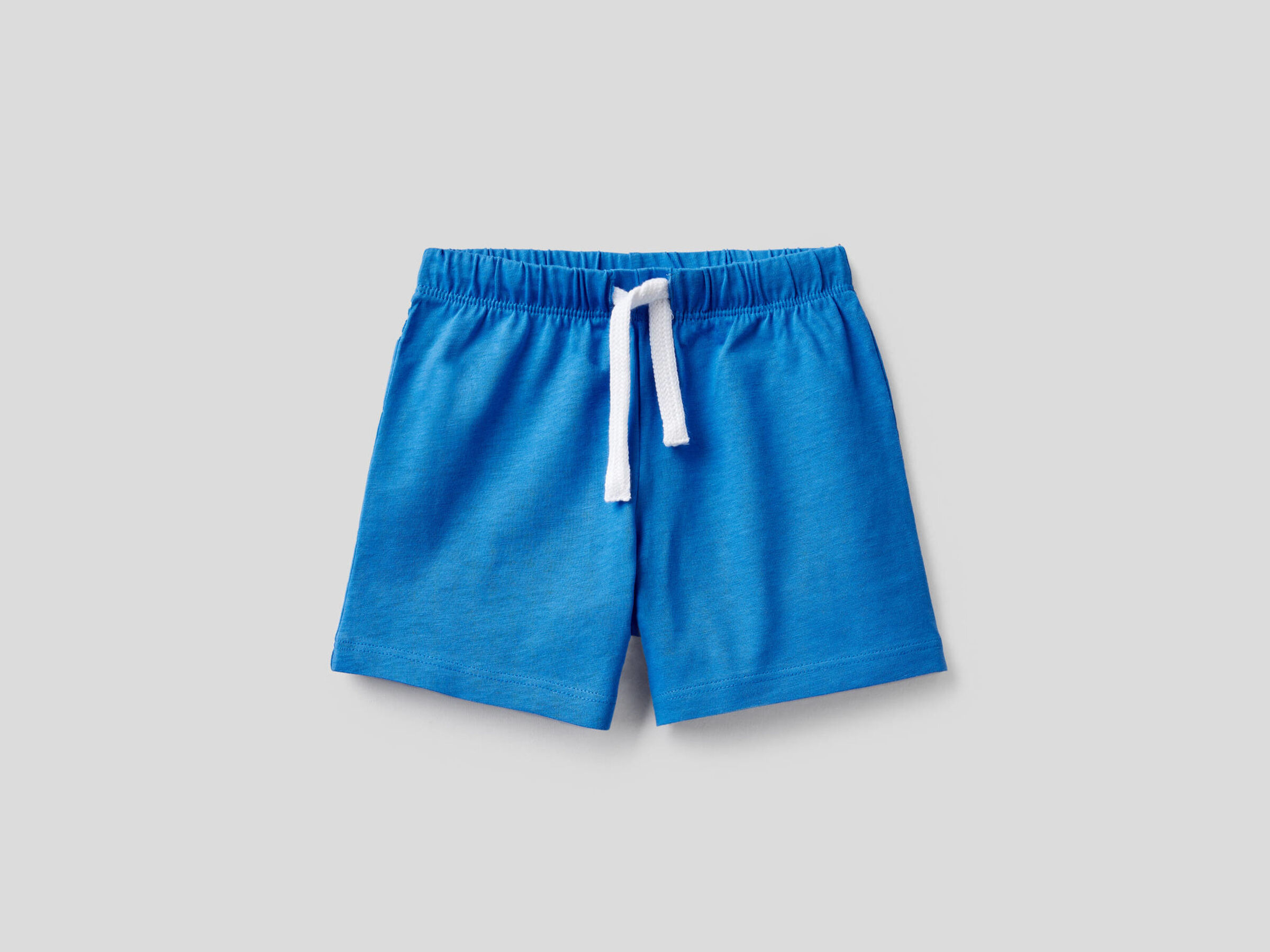 T-shirt and shorts set image number null