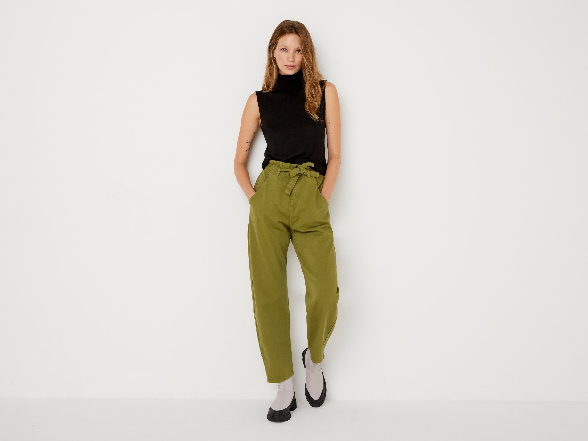 How to Wear Paperbag Waist Pants: Fit & Styling Tips
