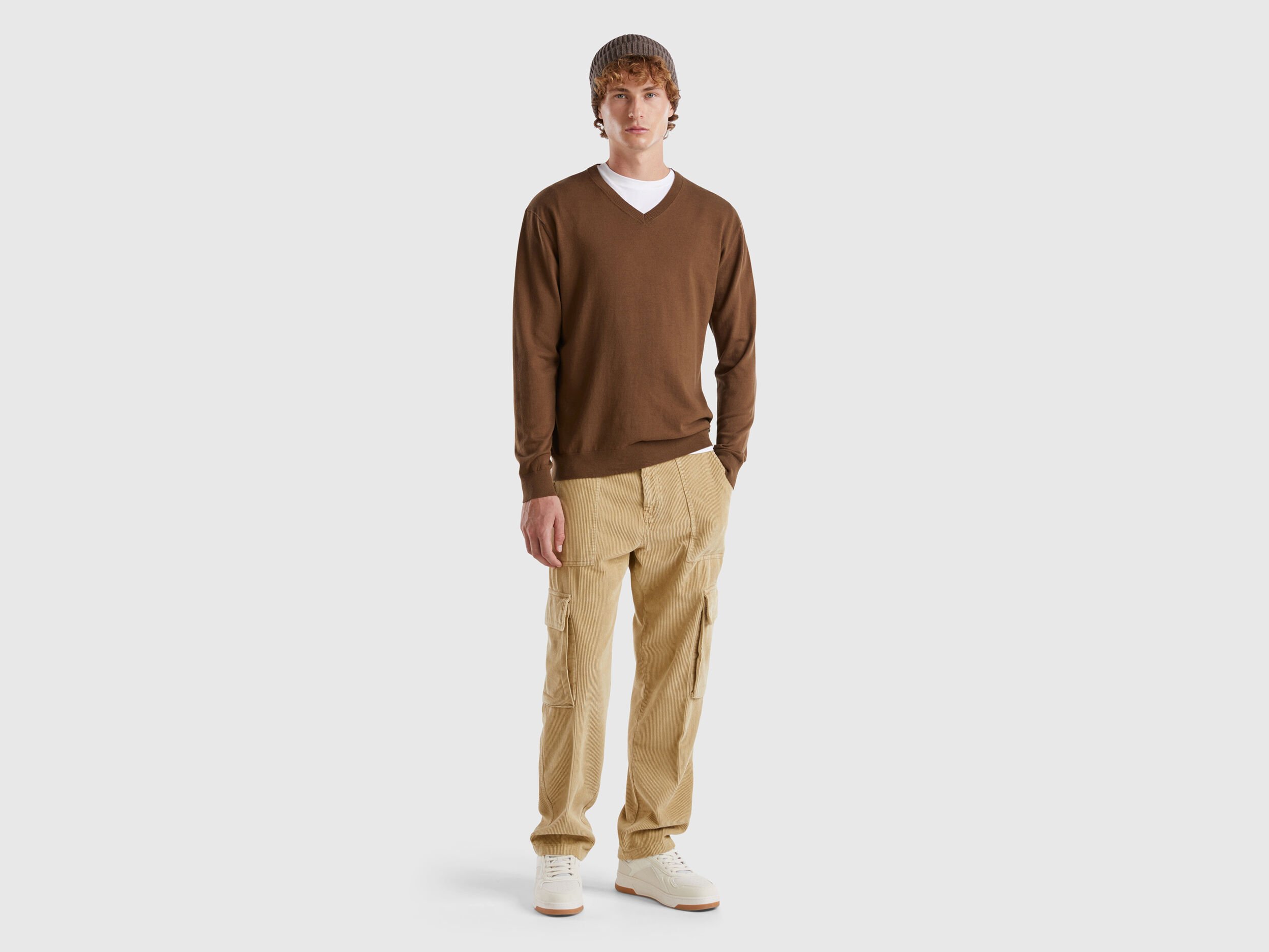 V-neck sweater in lightweight cotton blend - Brown | Benetton V-neck sweater in lightweight cotton blend - Brown | Benetton
