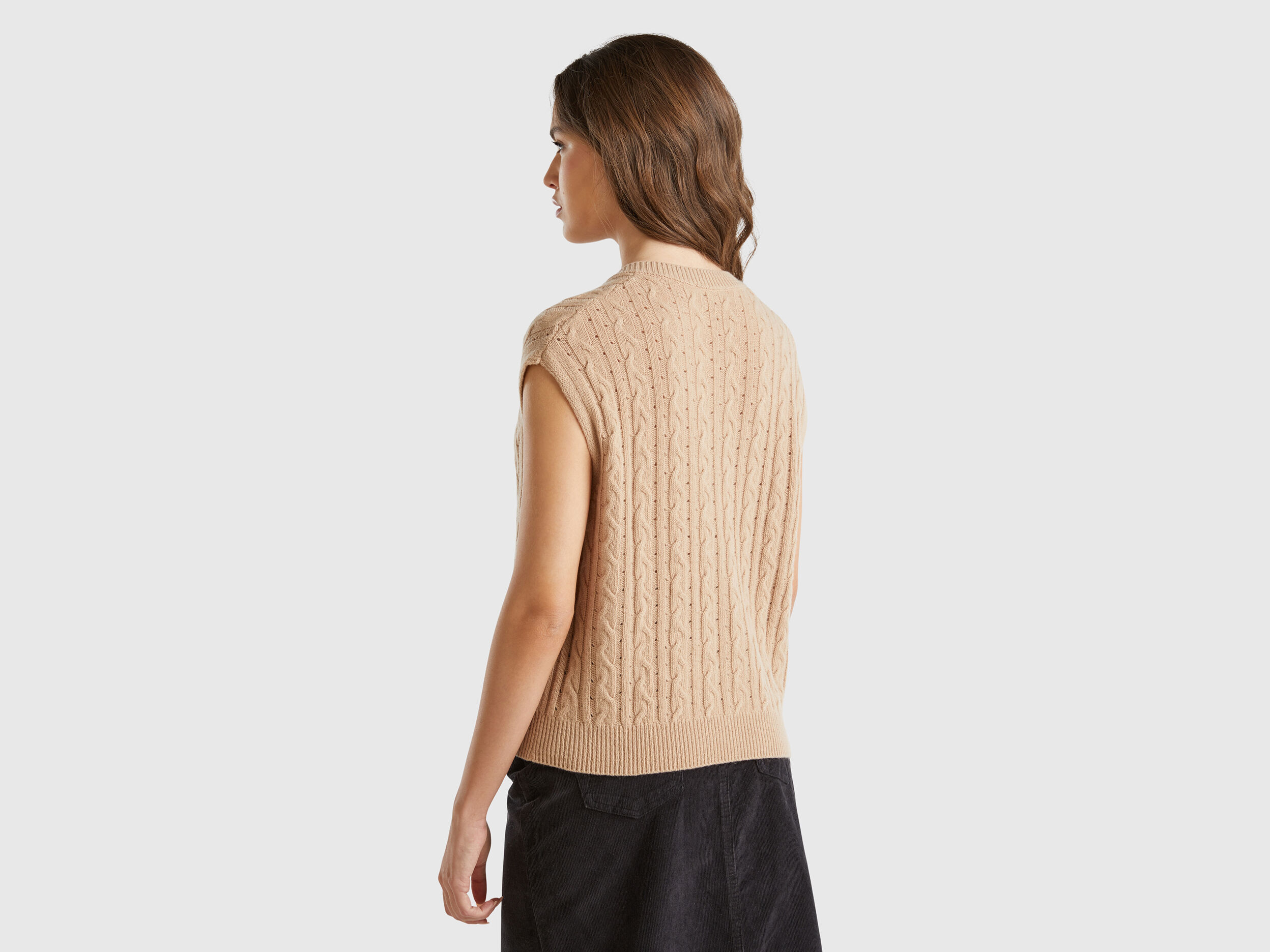Boxy fit vest with cable knit and perforations - Camel | Benetton