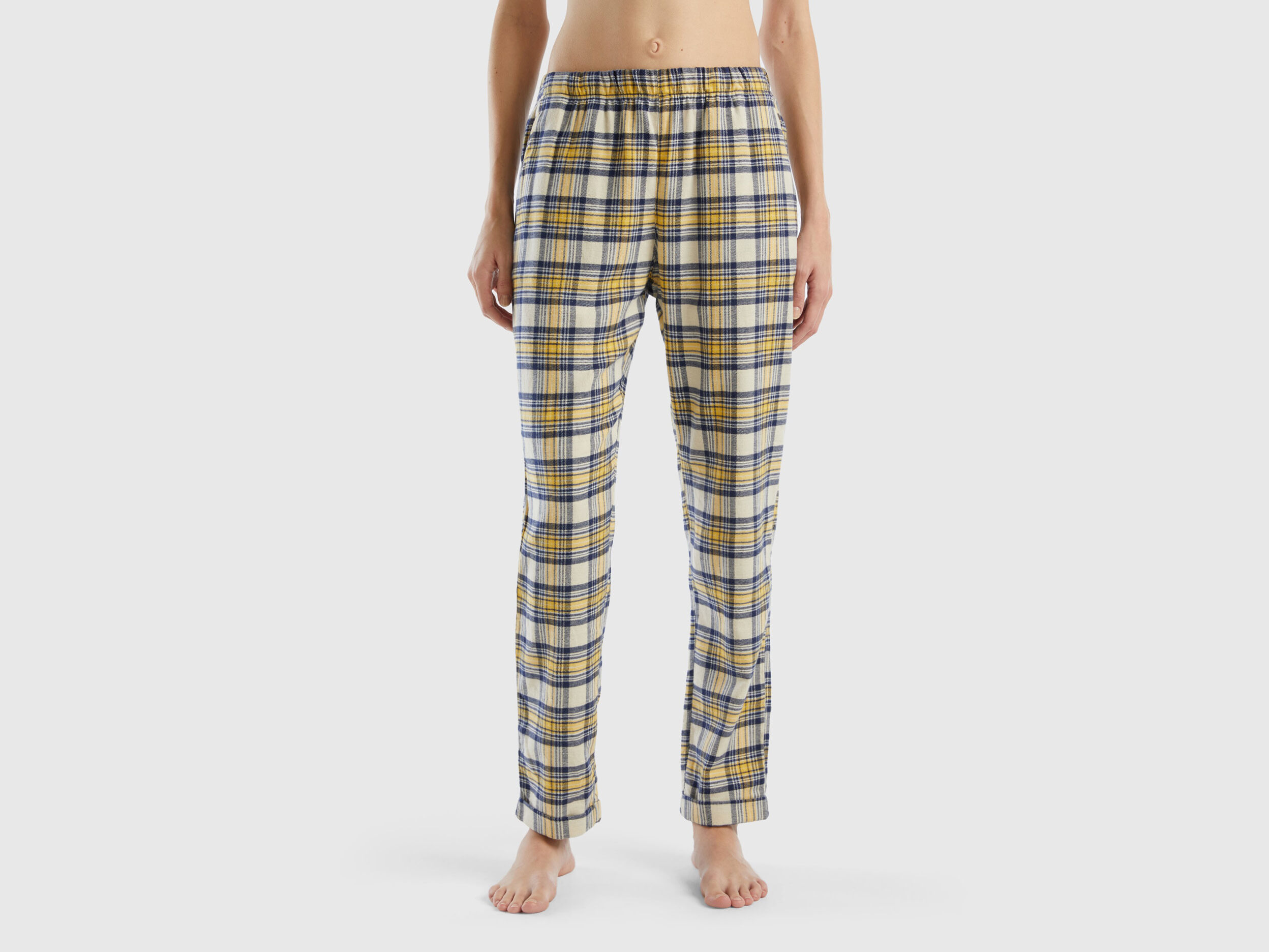Red tartan pants hi-res stock photography and images - Alamy