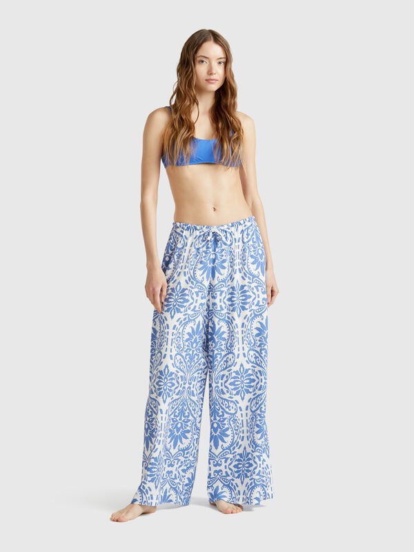 Trousers with pattern print Women