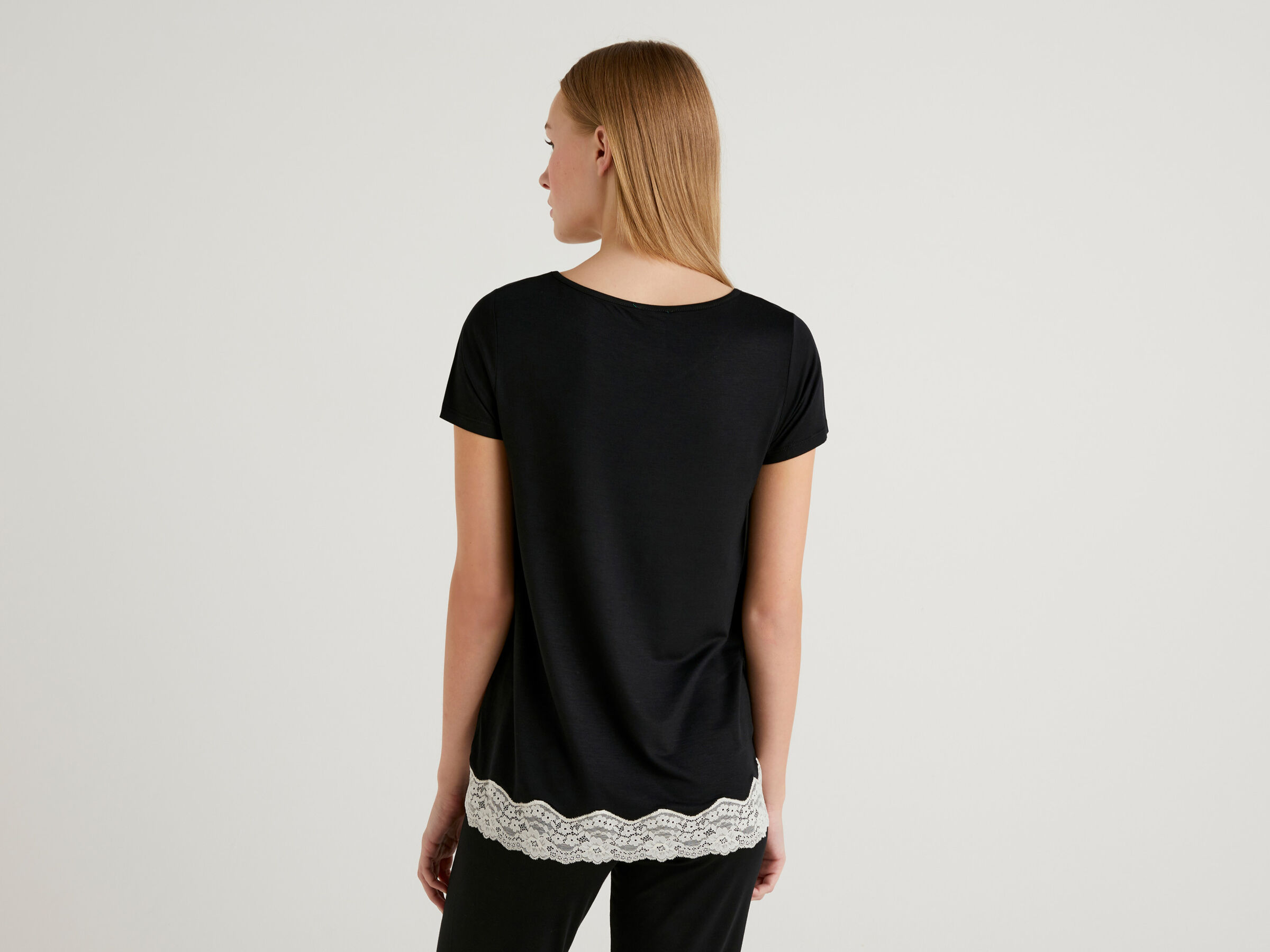 Flowy short sleeve t-shirt with lace image number 2
