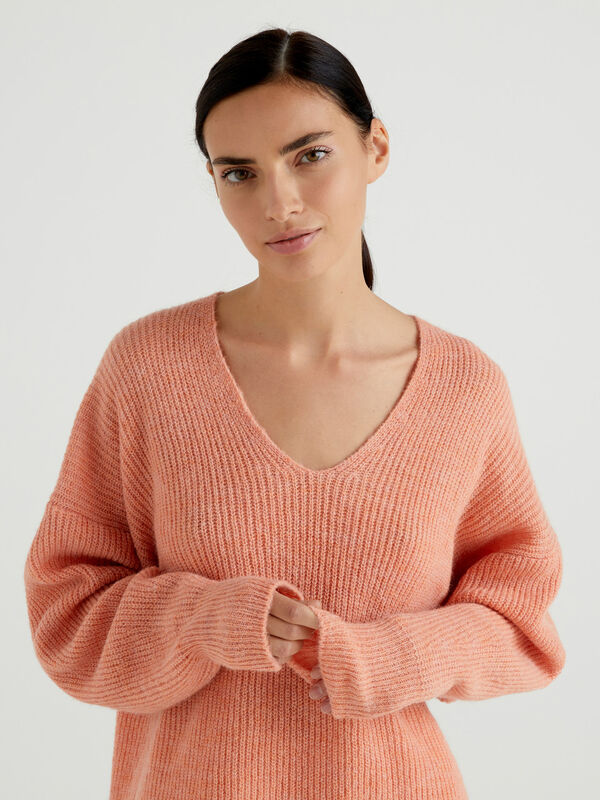 Boxy fit V-neck sweater Women