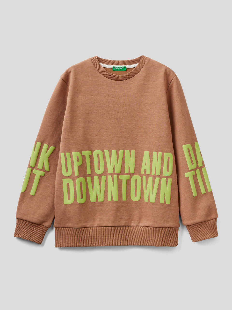 Shirt under sweater streetwear on sale