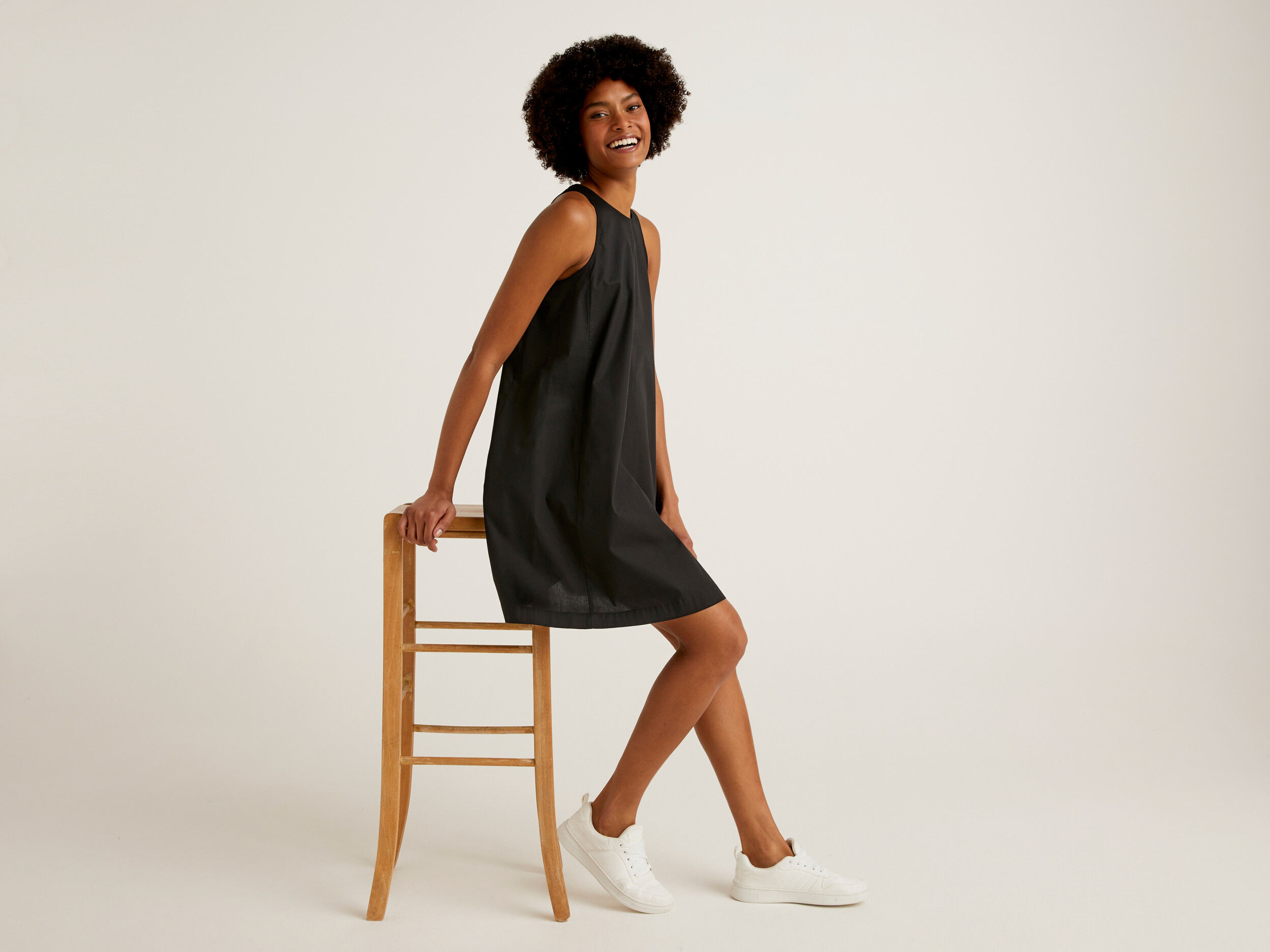 Black sleeveless sales a line dress