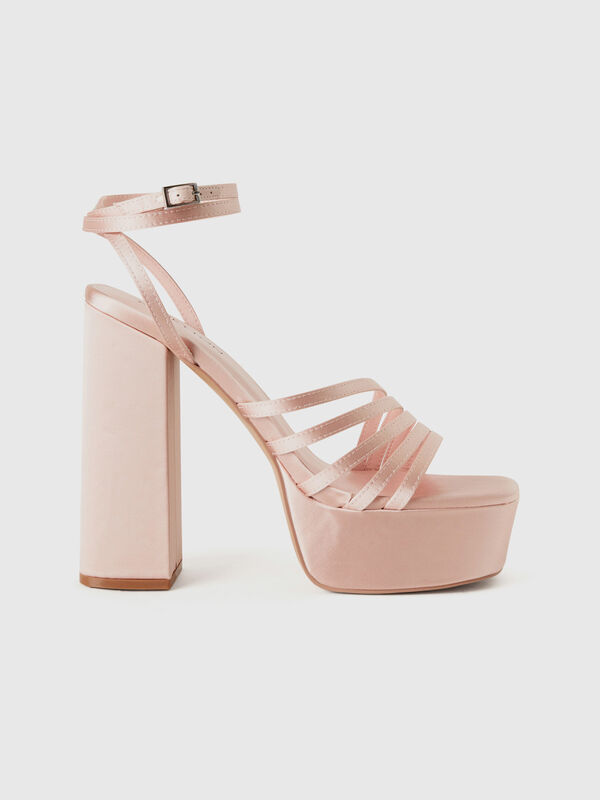 Light pink sandals in satin