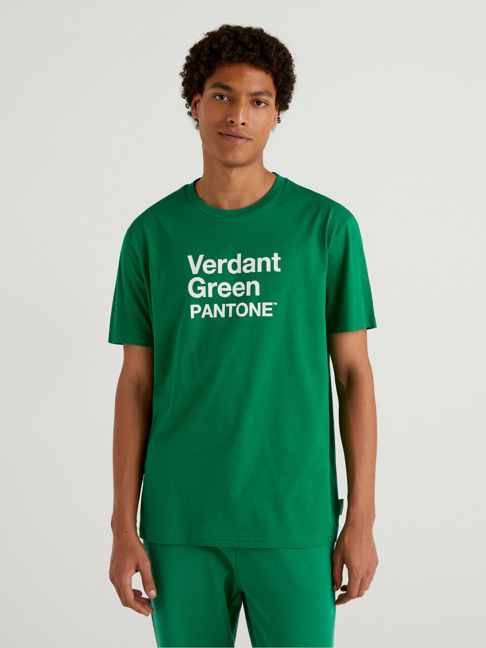Pantone ropa sales