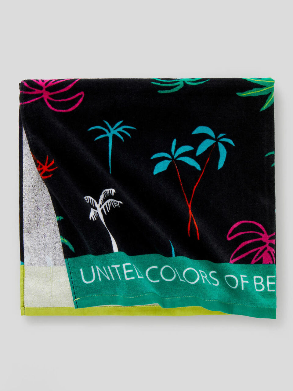 Palm print beach towel in 100% cotton image number 1