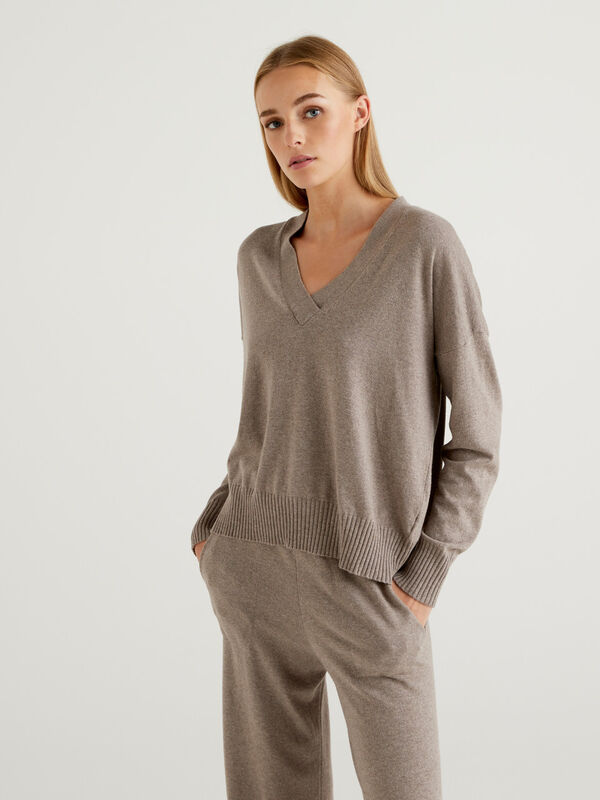 V-neck sweater in silk and cashmere blend Women