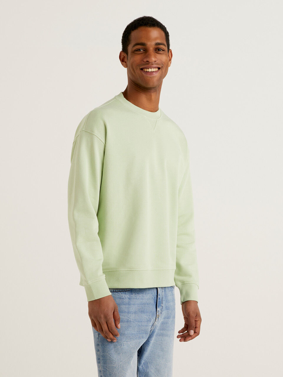 Mens crew neck sweatshirt with kangaroo pocket clearance