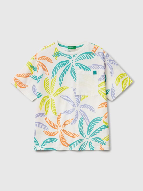 Camiseta blanca con estampado tropical Niño