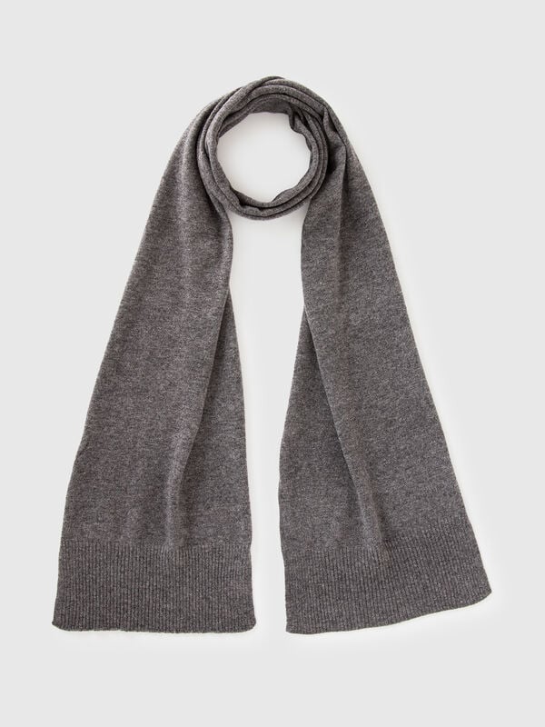 Bufanda gris oscuro de pura lana merino Bufanda gris oscuro de pura lana merino Mujer