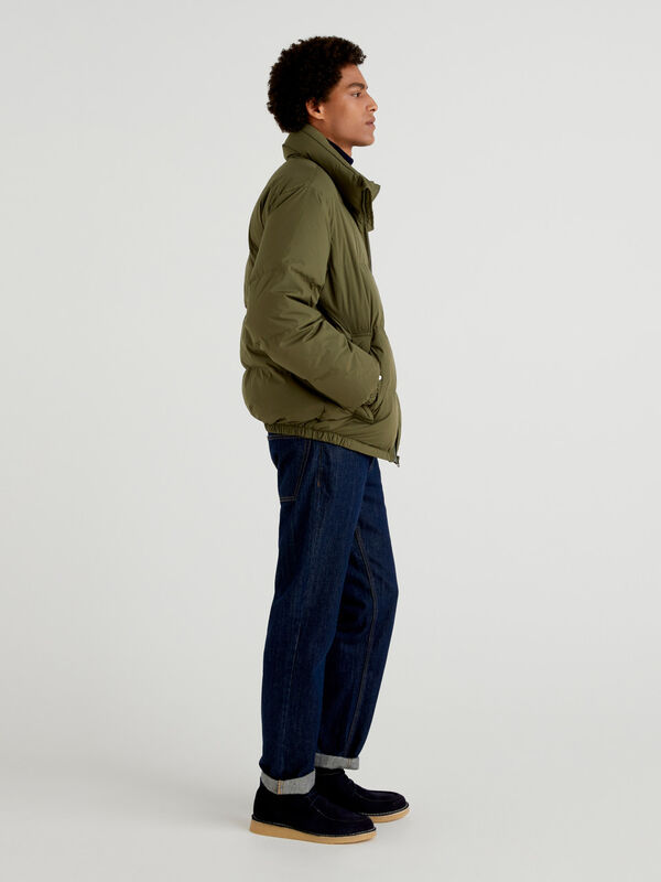 Short puffer jacket padded with recycled feathers Men