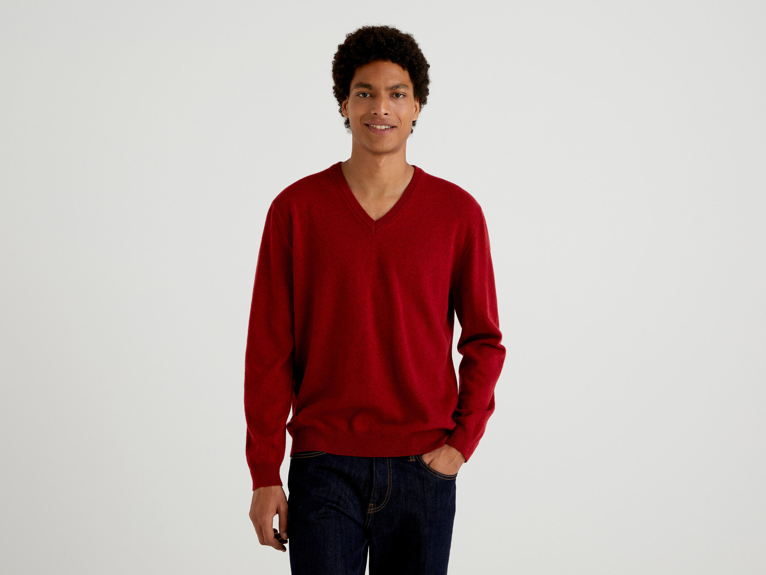Burgundy v neck sweater online