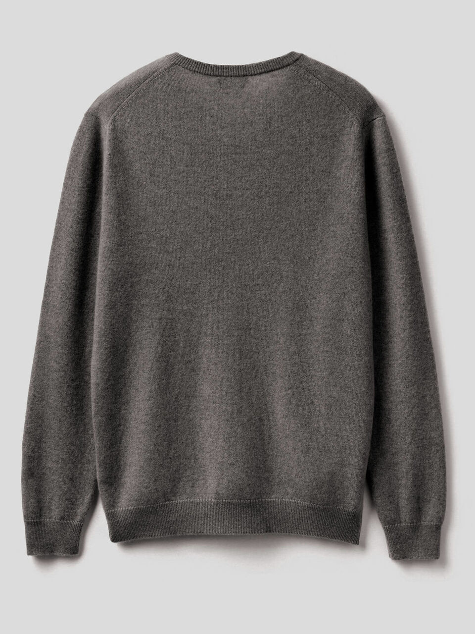 V-neck sweater in pure cashmere image number 2