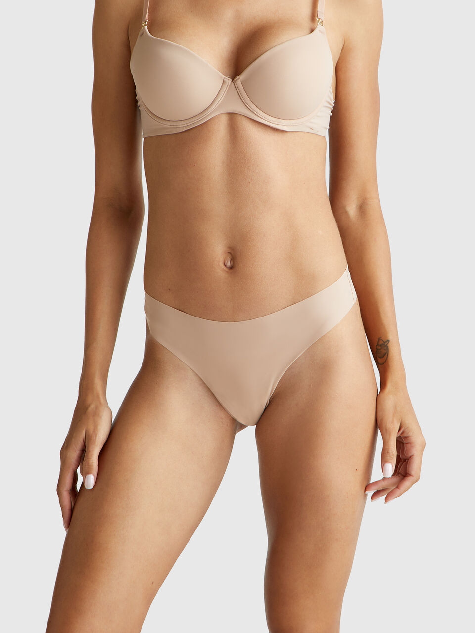 THONG Mujer image number null