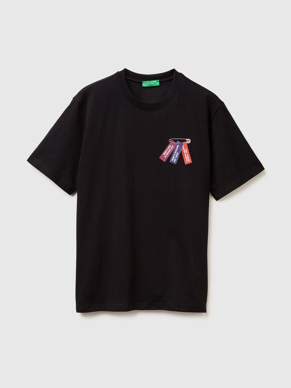 Camiseta de corte relajado con estampado delantero y trasero. Hombre