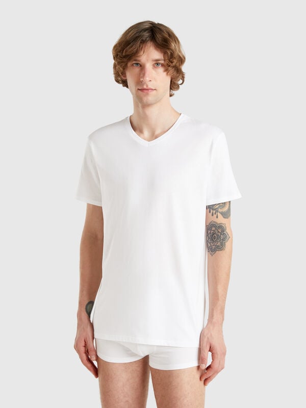 V-neck t-shirt in long fiber cotton Men