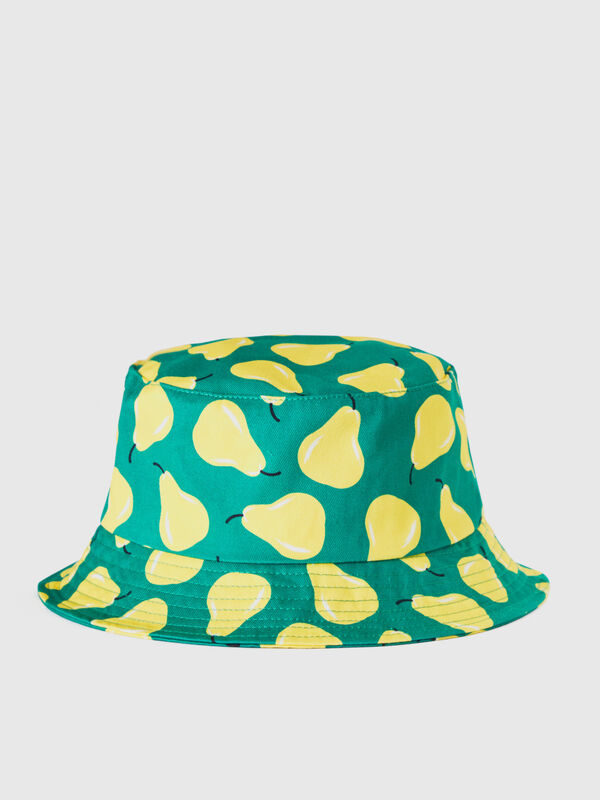 Green hat with pear pattern Women