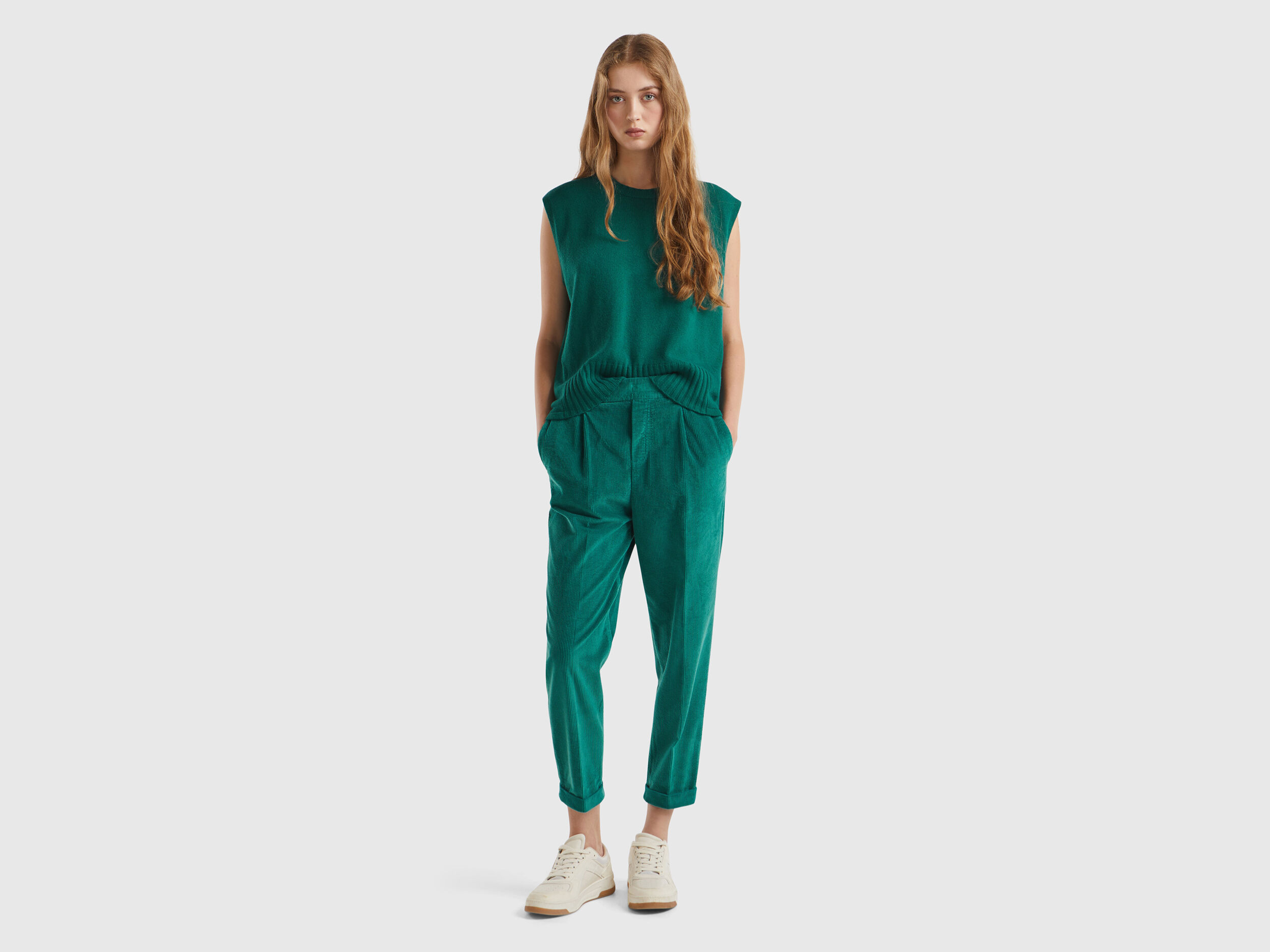 Chinos in velvet with stretch waist - Dark Green | Benetton