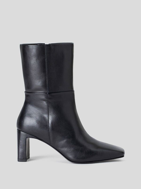 Leather ankle boots with heel Women