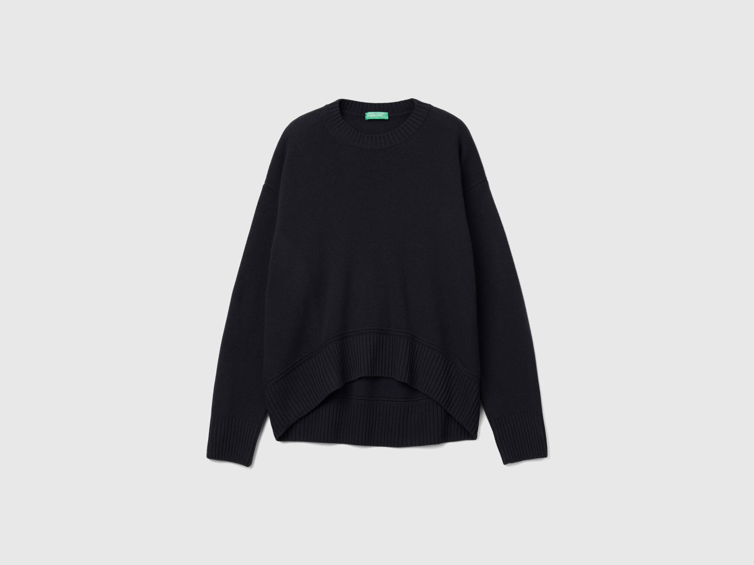Boxy fit sweater in wool blend - Black | Benetton