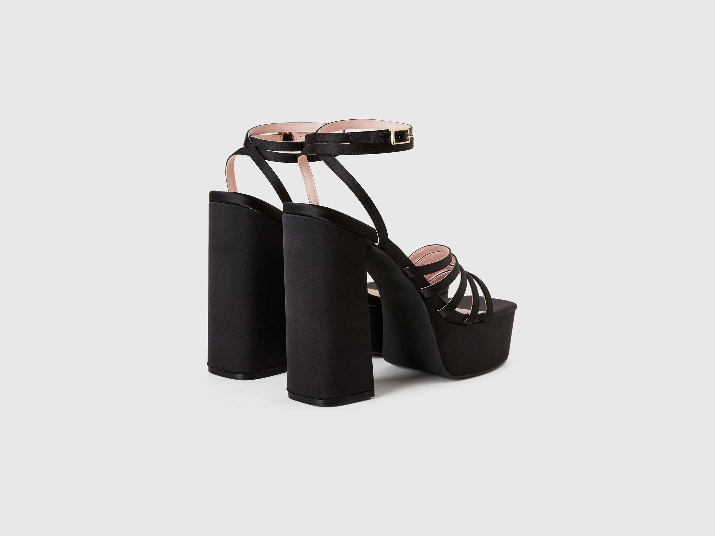 Benetton group sandals top