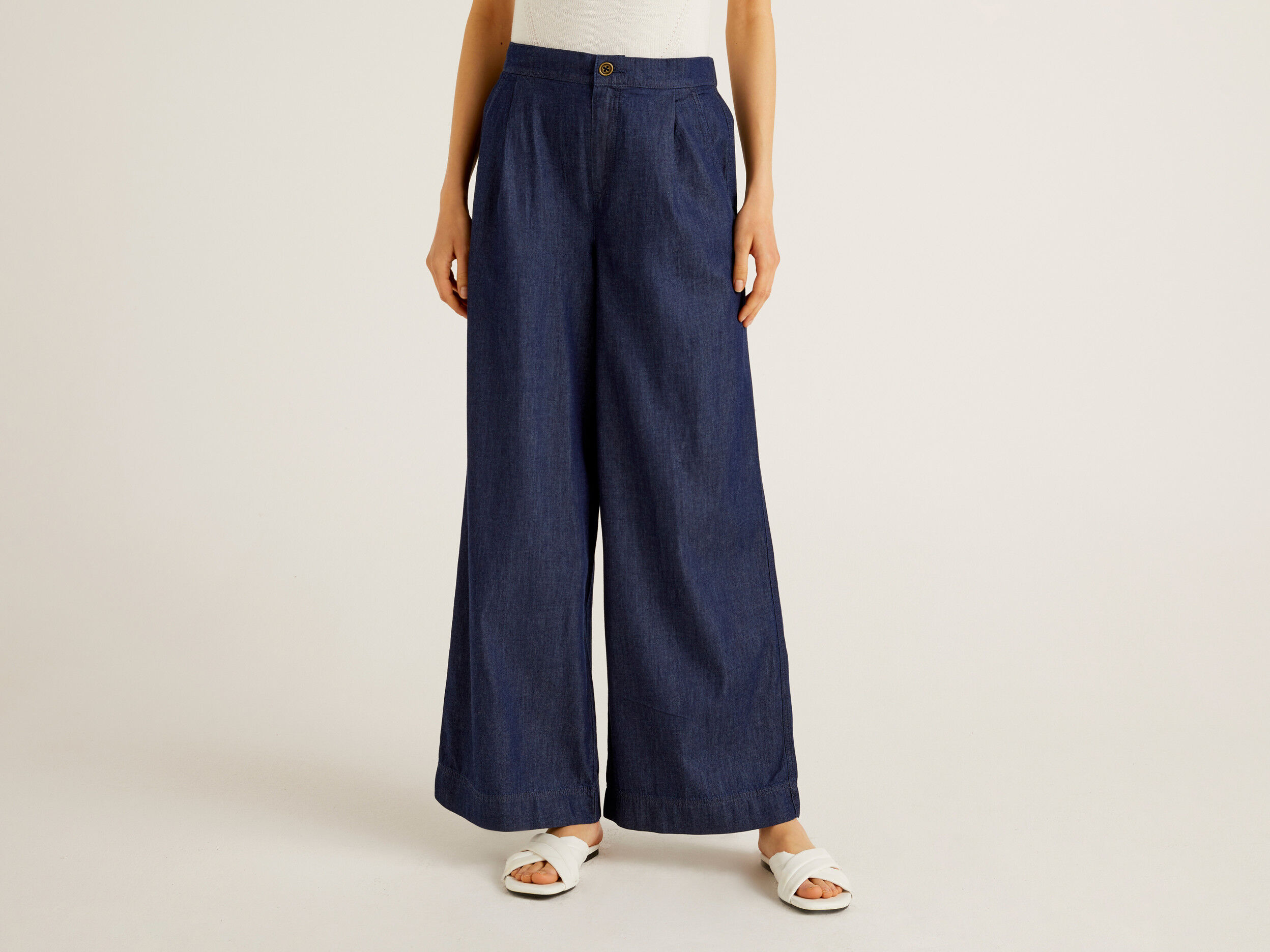 Buy ESPRIT Women Blue Chambray Regular Fit Solid Trousers - Trousers for  Women 6849981 | Myntra